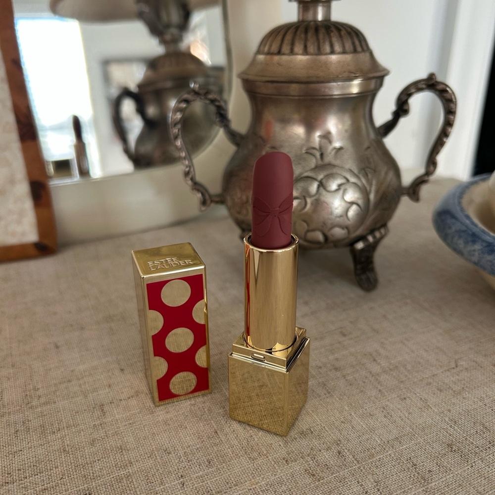 Limited Edition Estée Lauder Holiday Lipstick - Sneak Peak